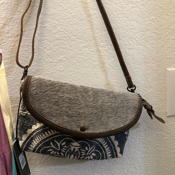 Handbag - Picture 2 of 4